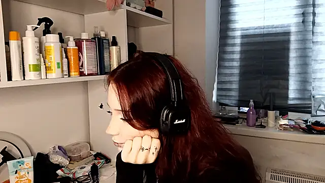 Snapshot of em0emily chatting on 07.06.26 em0emily online show from 07.06.26