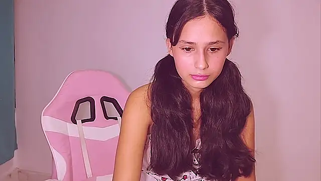 Snapshot of Baby_Elisee chatting on 07.26.26 Baby Elisee online show from 07.26.26