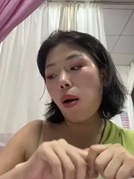 Snapshot of milkwine chatting on 05.21.26 milkwine online show from 05.21.26