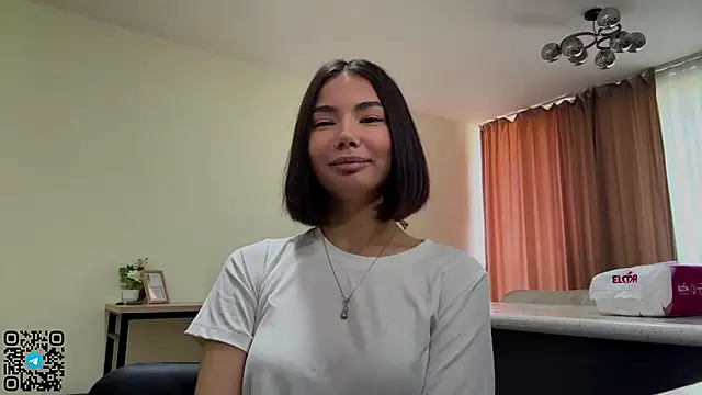 Snapshot of MarylnMonnier chatting on 04.29.26 MarylnMonnier online show from 04.29.26