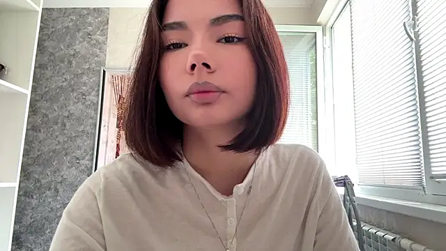 Snapshot of MarylnMonnier chatting on 05.18.26 MarylnMonnier online show from 05.18.26