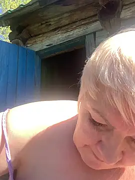 Laura Miillf online show from 05.10.26