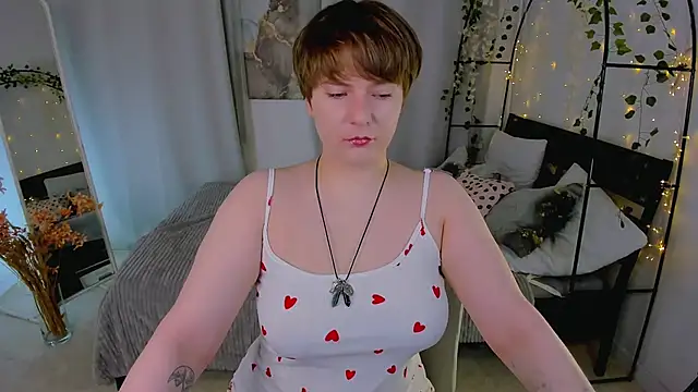 Snapshot of MelittaStorrie chatting on 05.09.26 MelittaStorrie online show from 05.09.26