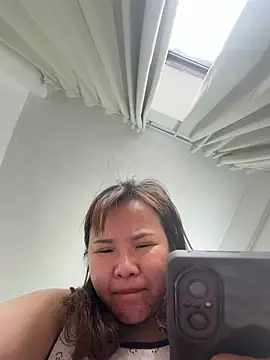 Snapshot of Yanzi-mm chatting on 04.29.26 Yanzi-mm online show from 04.29.26