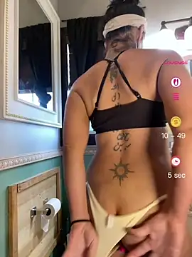 Snapshot of Vanessa_Valentine chatting on 07.23.26 Vanessa Valentine online show from 07.23.26