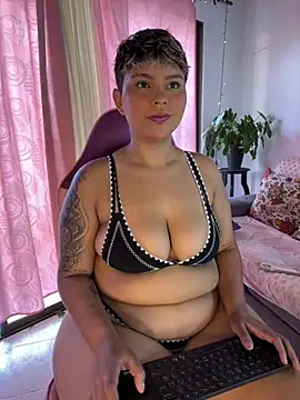 Snapshot of A_CURVY_HOT chatting on 05.26.26 A CURVY HOT online show from 05.26.26