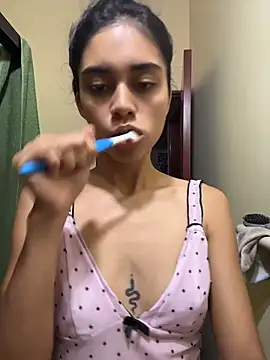 mia moonna online show from 04.27.26