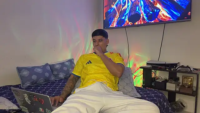 Snapshot of SexxxySquirterStev777 chatting on 07.07.26 SexxxySquirterStev777 online show from 07.07.26