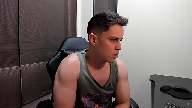 Snapshot of KendricTorres chatting on 05.19.26 KendricTorres online show from 05.19.26