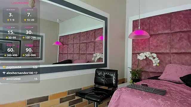 Snapshot of paolarey chatting on 12.13.24 paolarey online show from 12.13.24