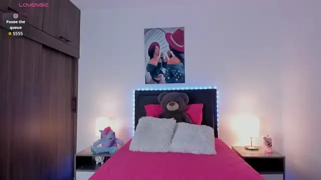 Snapshot of alana_greey_ chatting on 06.16.26 alana greey online show from 06.16.26