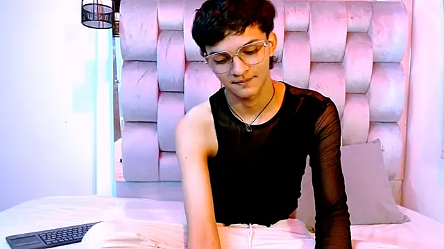 Snapshot of SahirCharm chatting on 06.20.26 SahirCharm online show from 06.20.26