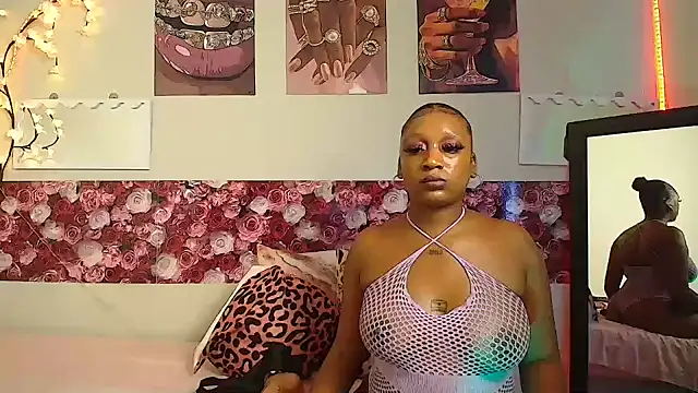 EnchantingLisa online show from 05.19.26