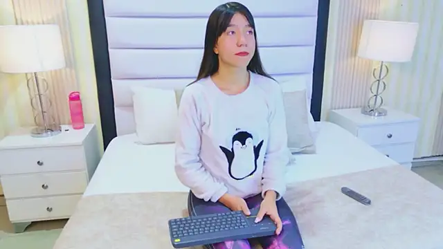 Snapshot of VioletSweetts chatting on 05.27.26 VioletSweetts online show from 05.27.26