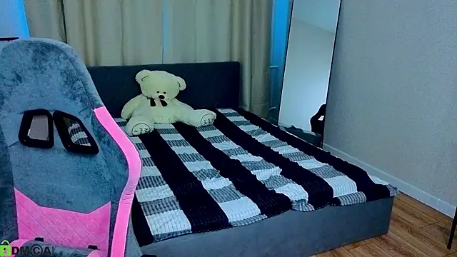Julia Shyy online show from 06.02.26