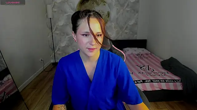 Julia Shyy online show from 07.05.26