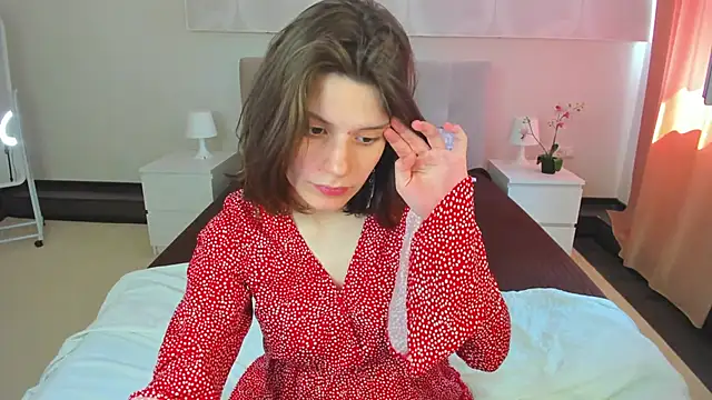 Snapshot of Kira_Be11 chatting on 05.28.26 Kira Be11 online show from 05.28.26
