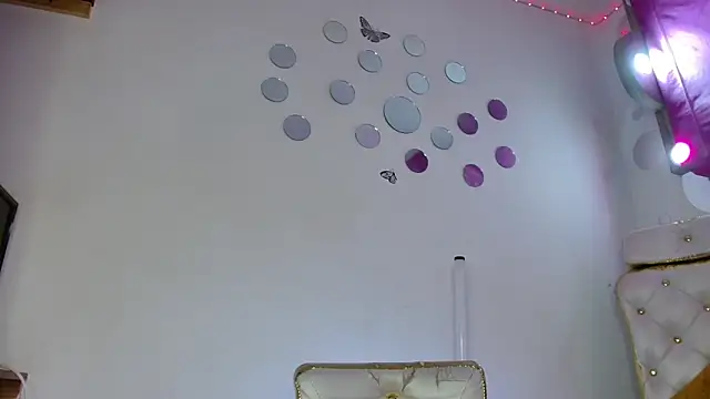 Snapshot of Velvet_Sex chatting on 05.20.26 Velvet Sex online show from 05.20.26