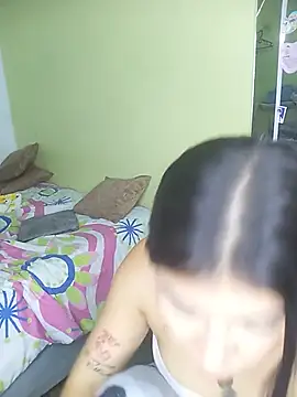 Snapshot of PequenaNena chatting on 06.18.26 PequenaNena online show from 06.18.26