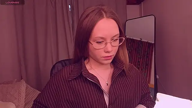 FloraLarsson online show from 05.04.26
