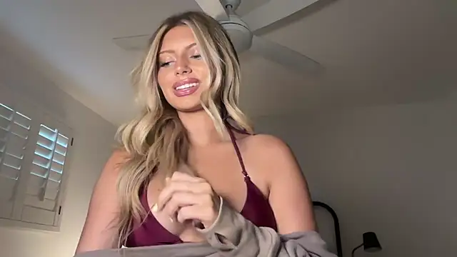 Snapshot of Summerclarke chatting on 05.19.26 Summerclarke online show from 05.19.26