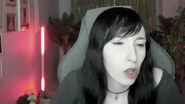 Snapshot of SeraphineSparda chatting on 07.17.26 SeraphineSparda online show from 07.17.26