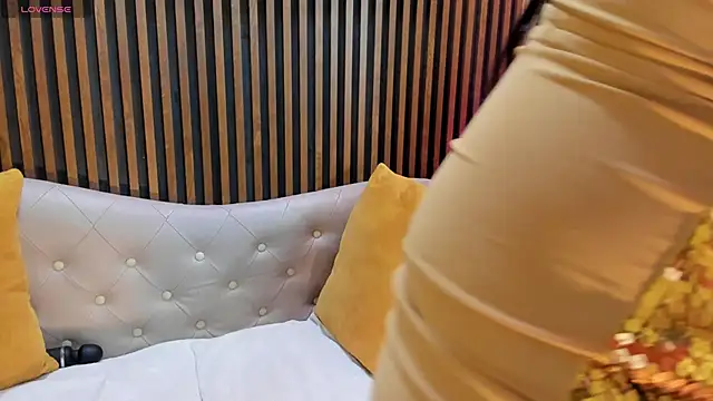 Snapshot of Roxanna_moore chatting on 05.01.26 Roxanna moore online show from 05.01.26