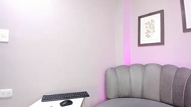 Snapshot of Roxanna_moore chatting on 06.22.26 Roxanna moore online show from 06.22.26