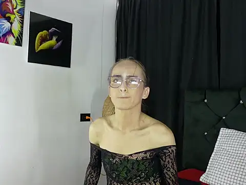 Snapshot of dulce_alexandra chatting on 05.17.26 dulce alexandra online show from 05.17.26