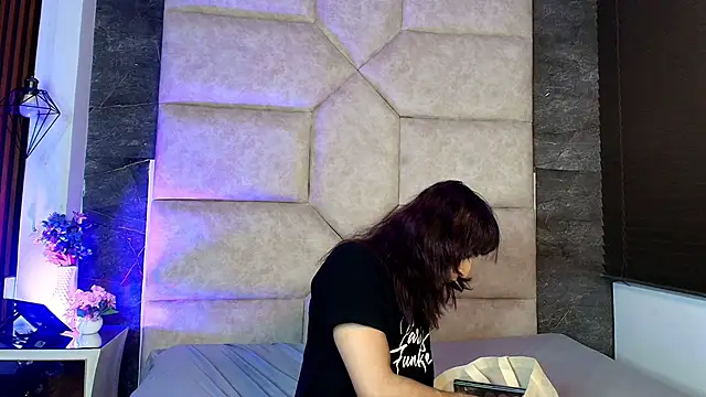 Snapshot of Divine_____ chatting on 06.20.26 Divine online show from 06.20.26