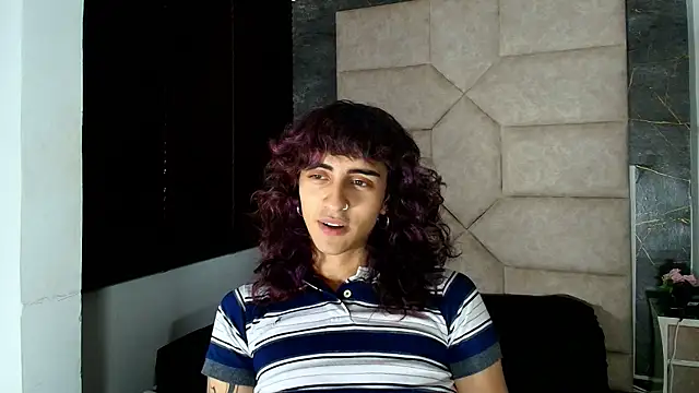 Snapshot of Divine_____ chatting on 06.24.26 Divine online show from 06.24.26