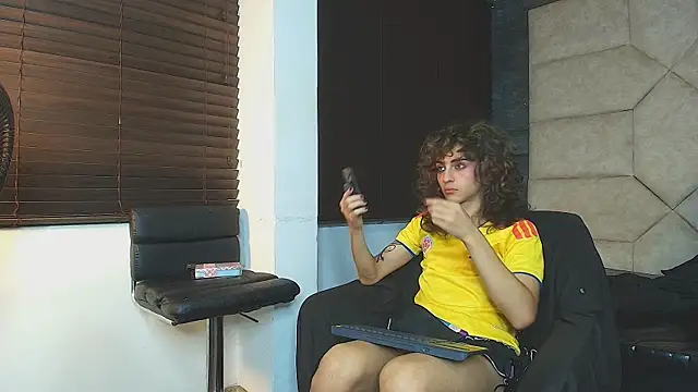 Snapshot of Divine_____ chatting on 07.19.26 Divine online show from 07.19.26