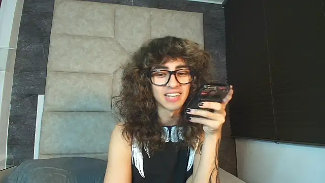 Snapshot of Divine_____ chatting on 07.29.26 Divine online show from 07.29.26