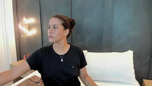 Snapshot of elaia_hatman chatting on 07.25.26 elaia hatman online show from 07.25.26
