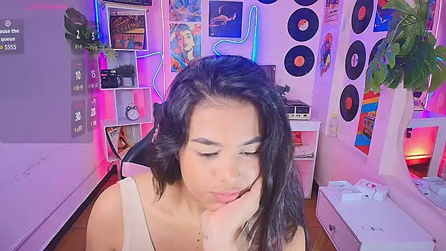 Snapshot of Duulce_mia chatting on 05.25.26 Duulce mia online show from 05.25.26