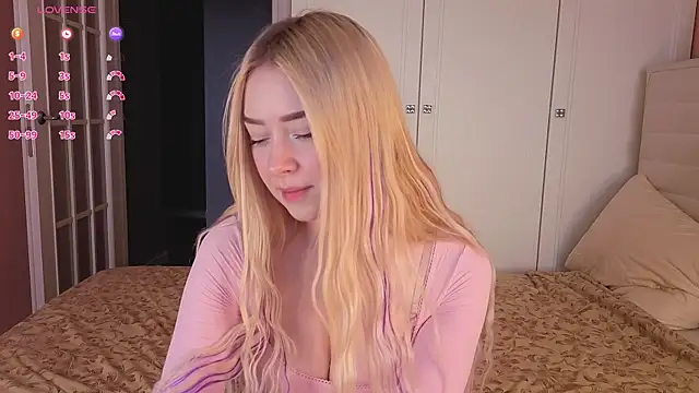 Snapshot of Chanelbayerr chatting on 08.04.26 Chanelbayerr online show from 08.04.26