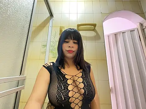 Snapshot of luna_silk_ chatting on 05.28.26 luna silk online show from 05.28.26