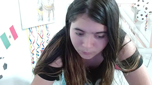 Snapshot of Laurha_ chatting on 06.25.26 Laurha online show from 06.25.26