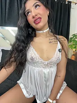 Snapshot of SabrinaX_X chatting on 05.04.26 SabrinaX X online show from 05.04.26