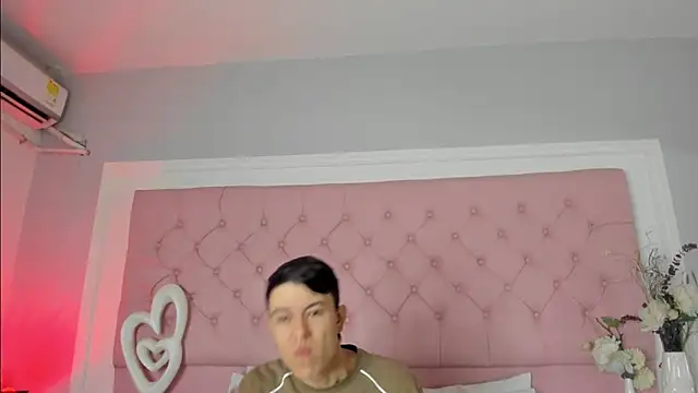 Snapshot of SarahDoll__ chatting on 05.15.26 SarahDoll online show from 05.15.26