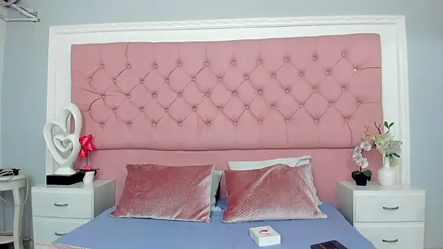 Snapshot of SarahDoll__ chatting on 06.17.26 SarahDoll online show from 06.17.26