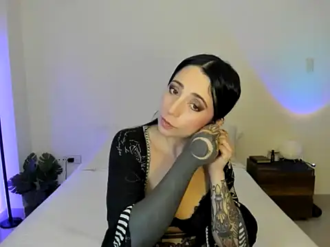 Snapshot of EvangelineLoveee chatting on 06.01.26 EvangelineLoveee online show from 06.01.26