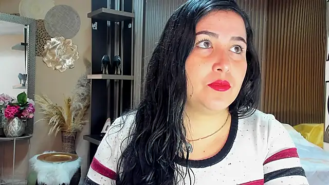 Snapshot of BBWLuxuryMuse chatting on 05.20.26 BBWLuxuryMuse online show from 05.20.26