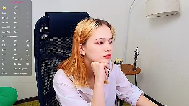 MoonF0xy online show from 05.04.26