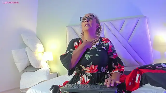 Eva-Millss online show from 07.17.26