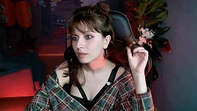 Snapshot of LolaDominara chatting on 05.07.26 LolaDominara online show from 05.07.26