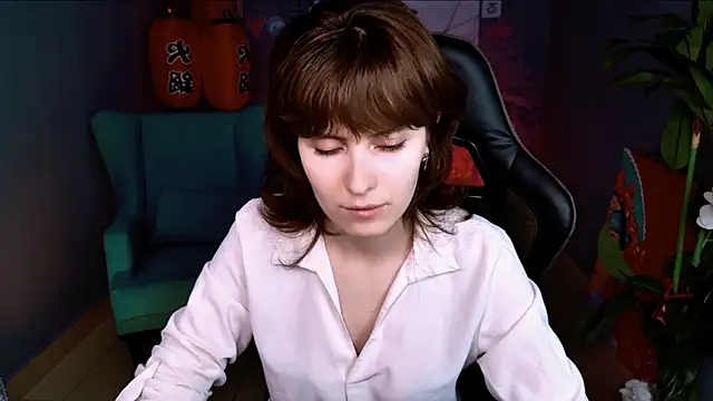 Snapshot of LolaDominara chatting on 05.20.26 LolaDominara online show from 05.20.26