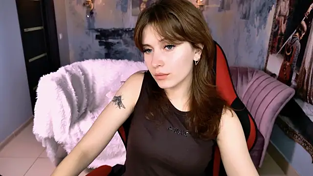 Snapshot of LolaDominara chatting on 07.18.26 LolaDominara online show from 07.18.26