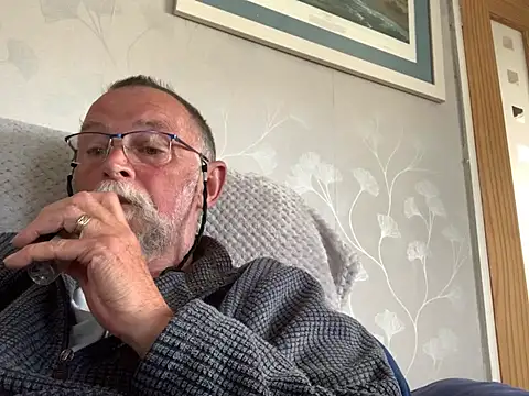 Snapshot of Moonraker64 chatting on 05.04.26 Moonraker64 online show from 05.04.26
