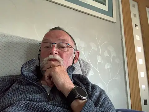 Snapshot of Moonraker64 chatting on 05.05.26 Moonraker64 online show from 05.05.26